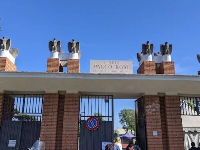 Atleti che si allenano in pista durante le sessioni di Atletica Aquacetosa organizzate da Sport Race
